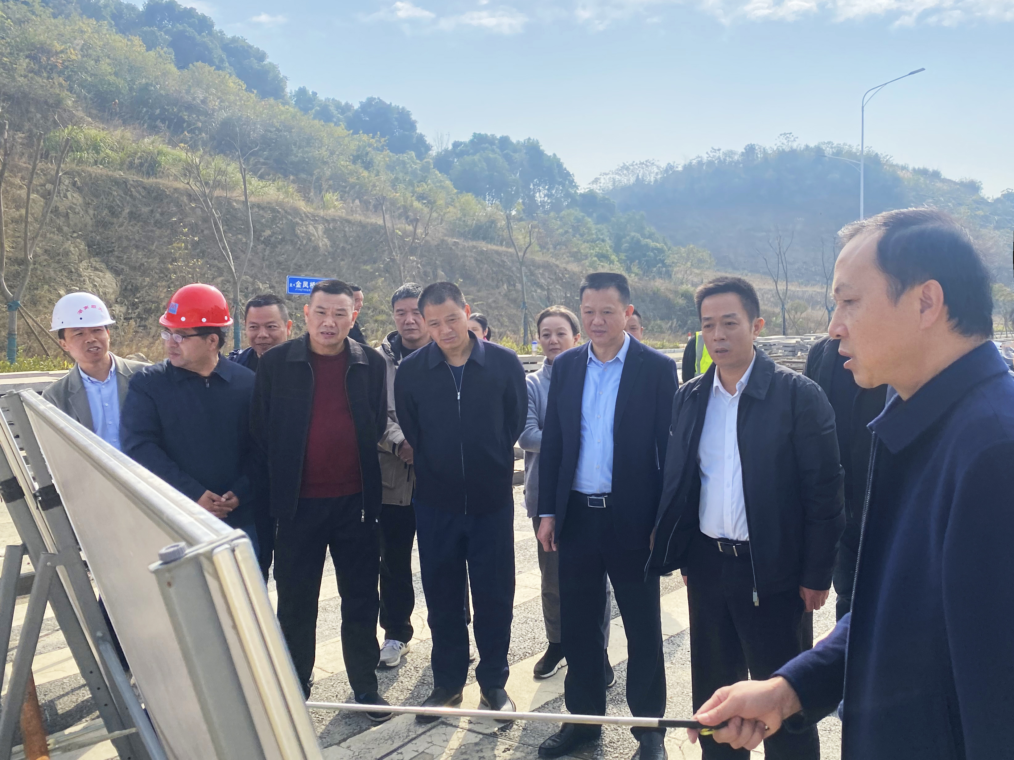 11.26汪濤深入市城投集團(tuán)重點(diǎn)項(xiàng)目調(diào)研.jpg 11.26汪濤深入市城投集團(tuán)重點(diǎn)項(xiàng)目調(diào)研.jpg